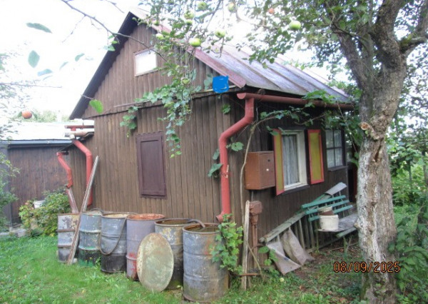 Predám chatu so záhradkou - Stráže