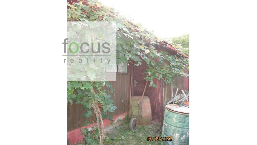 Predám chatu so záhradkou - Stráže