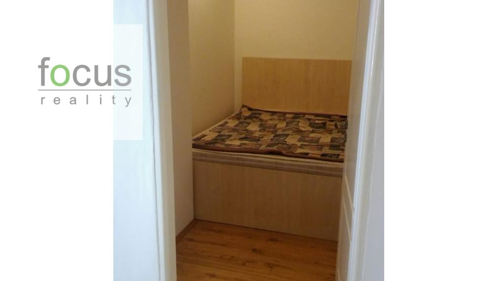 Predám rekonštruovaný 1,5 izbový byt na Námestí SNP