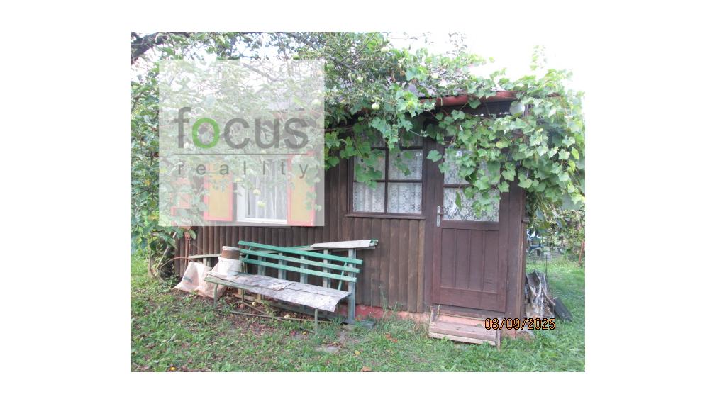 Predám chatu so záhradkou - Stráže