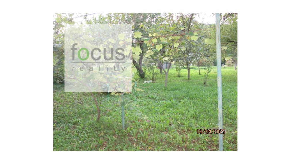 Predám chatu so záhradkou - Stráže