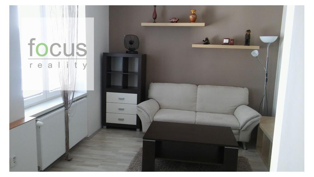 Predám rekonštruovaný 1,5 izbový byt na Námestí SNP