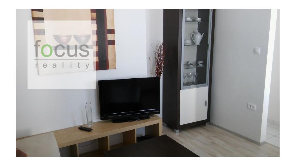 Predám rekonštruovaný 1,5 izbový byt na Námestí SNP