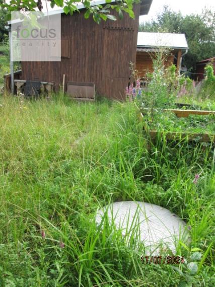 Predám záhradu so studňou a chatkou
