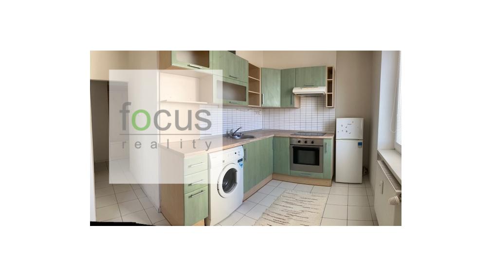 Predám rekonštruovaný 1,5 izbový byt na Námestí SNP