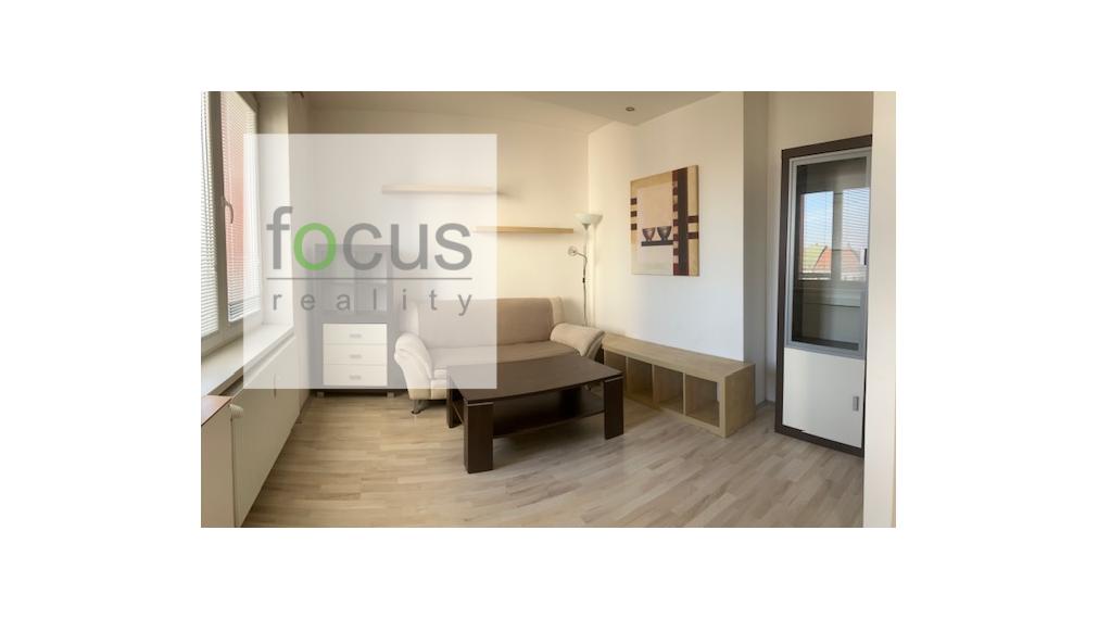 Predám rekonštruovaný 1,5 izbový byt na Námestí SNP