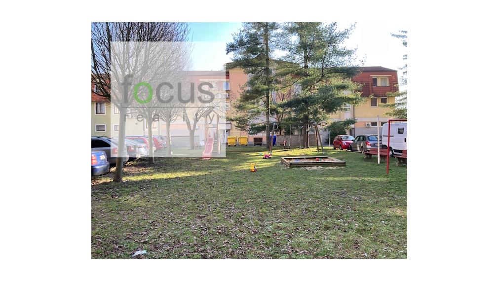 Predám rekonštruovaný 1,5 izbový byt na Námestí SNP