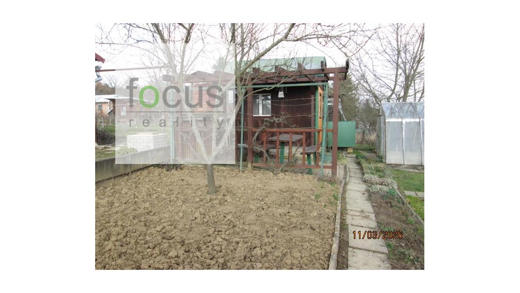 Udržiavaná záhradka s chatou - Zlatý potok