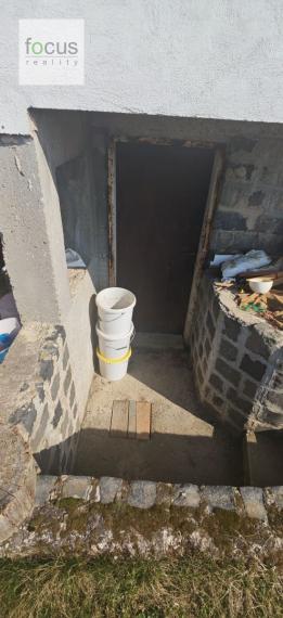 Predám záhradu s murovanou chatou