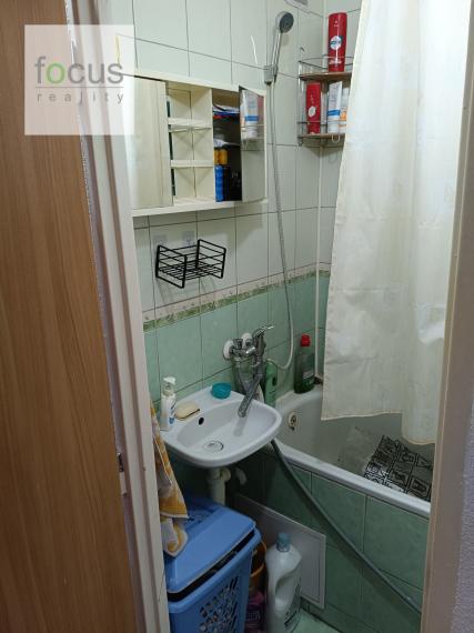 Predáme útulný bezbariérový 2 izb.byt za cenu 1 izb. len 10 min.peši od centra