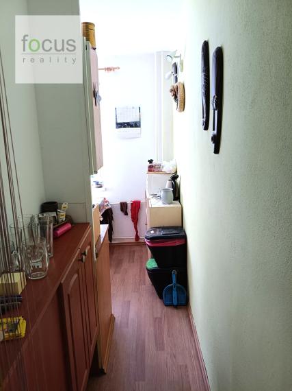 Predáme útulný bezbariérový 2 izb.byt za cenu 1 izb. len 10 min.peši od centra