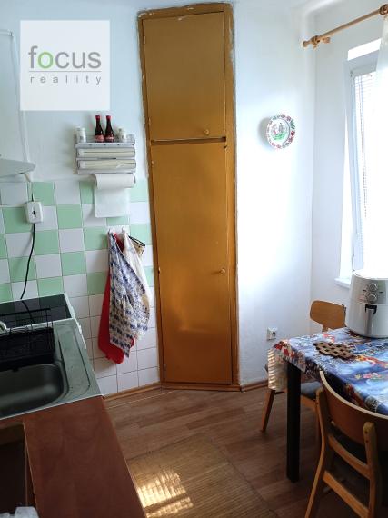 Predáme útulný bezbariérový 2 izb.byt za cenu 1 izb. len 10 min.peši od centra