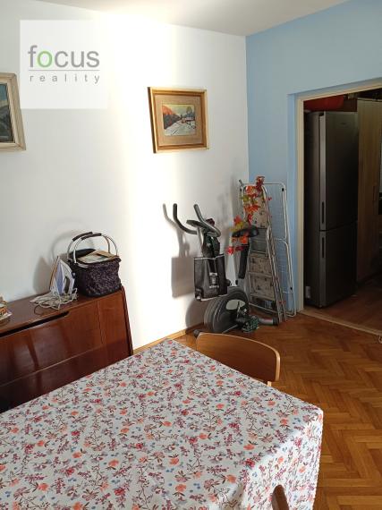 Predáme útulný bezbariérový 2 izb.byt za cenu 1 izb. len 10 min.peši od centra