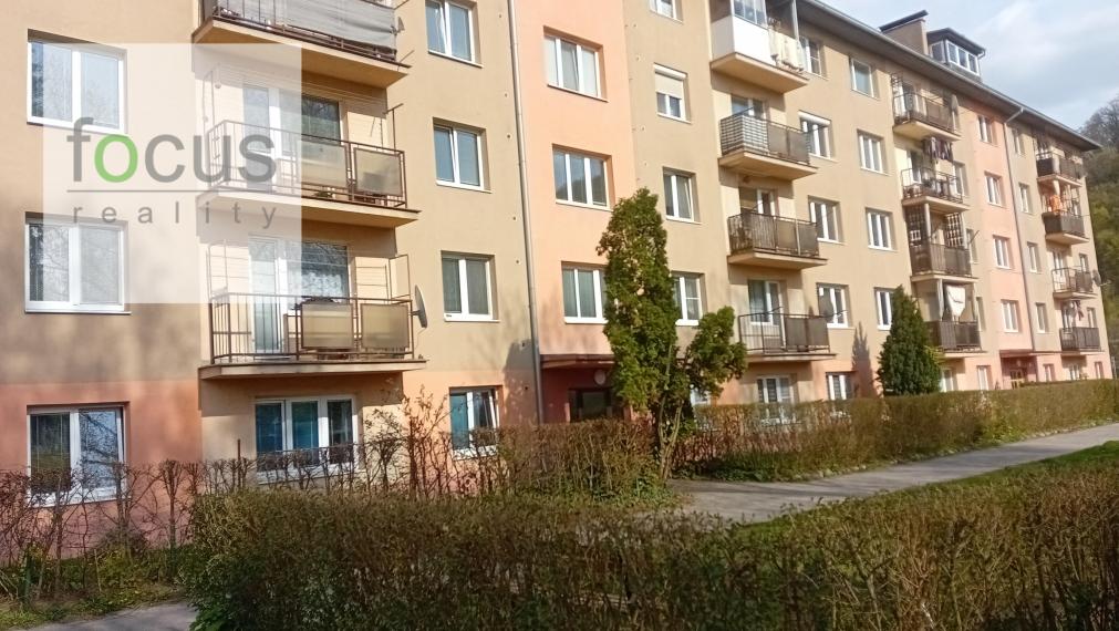 Predáme útulný bezbariérový 2 izb.byt za cenu 1 izb. len 10 min.peši od centra