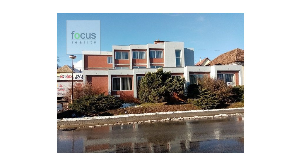 Predáme dve prevádzkové budovy stojace vedľa seba. Predaj aj jednotlivo.