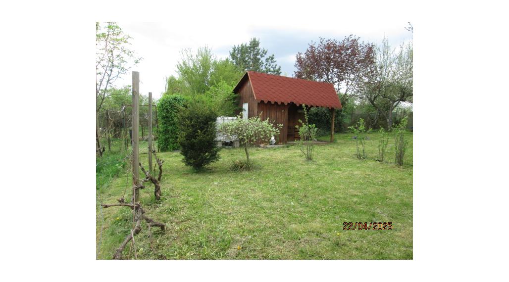 Predám väčšiu záhradku 585 m2 - oplotené, privát vchod