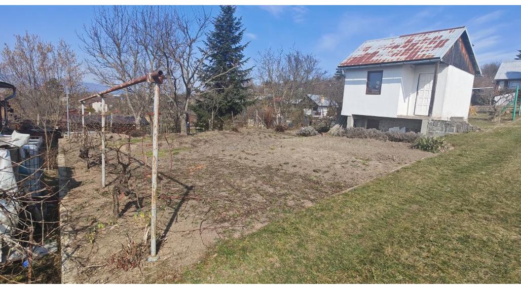 Predám záhradu s murovanou chatou
