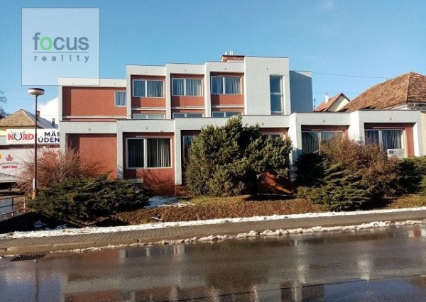 Predáme dve prevádzkové budovy stojace vedľa seba. Predaj aj jednotlivo.