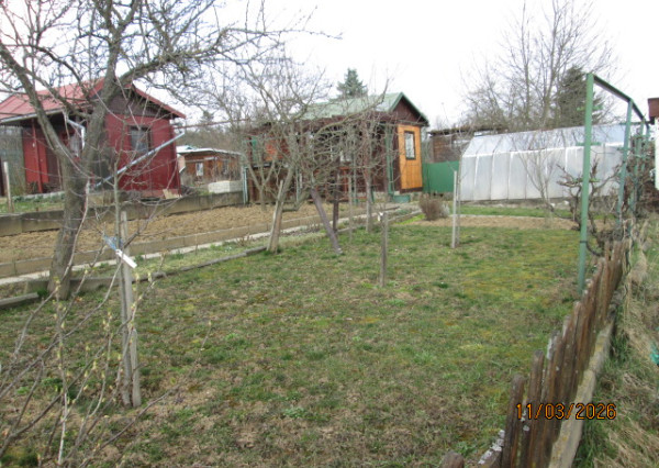 Udržiavaná záhradka s chatou - Zlatý potok