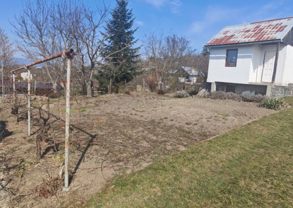 Predám záhradu s murovanou chatou