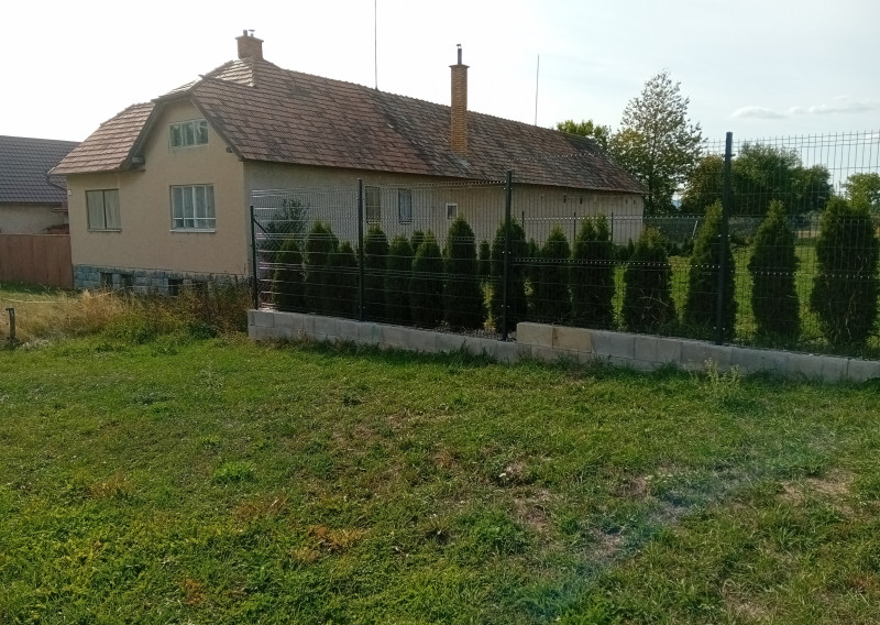 Na predaj starší RD v peknej prírode vhodný na chalupu ako aj celoročné bývanie